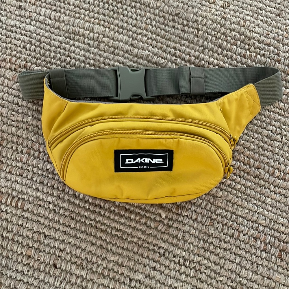 Dakine waist pack/Fanny pack. Mustard yellow color.